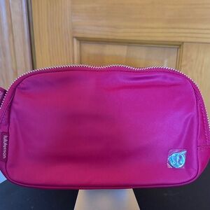 LULULEMON BELT BAG  Rasberry Pink
